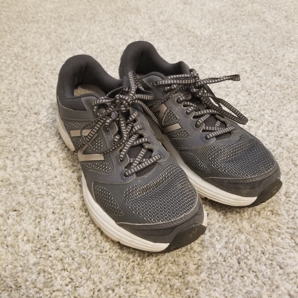 New balance running shoes - Picture 1 of 3